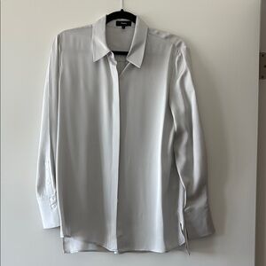 Theory White Blouse with Classic Collar and Relaxed Fit